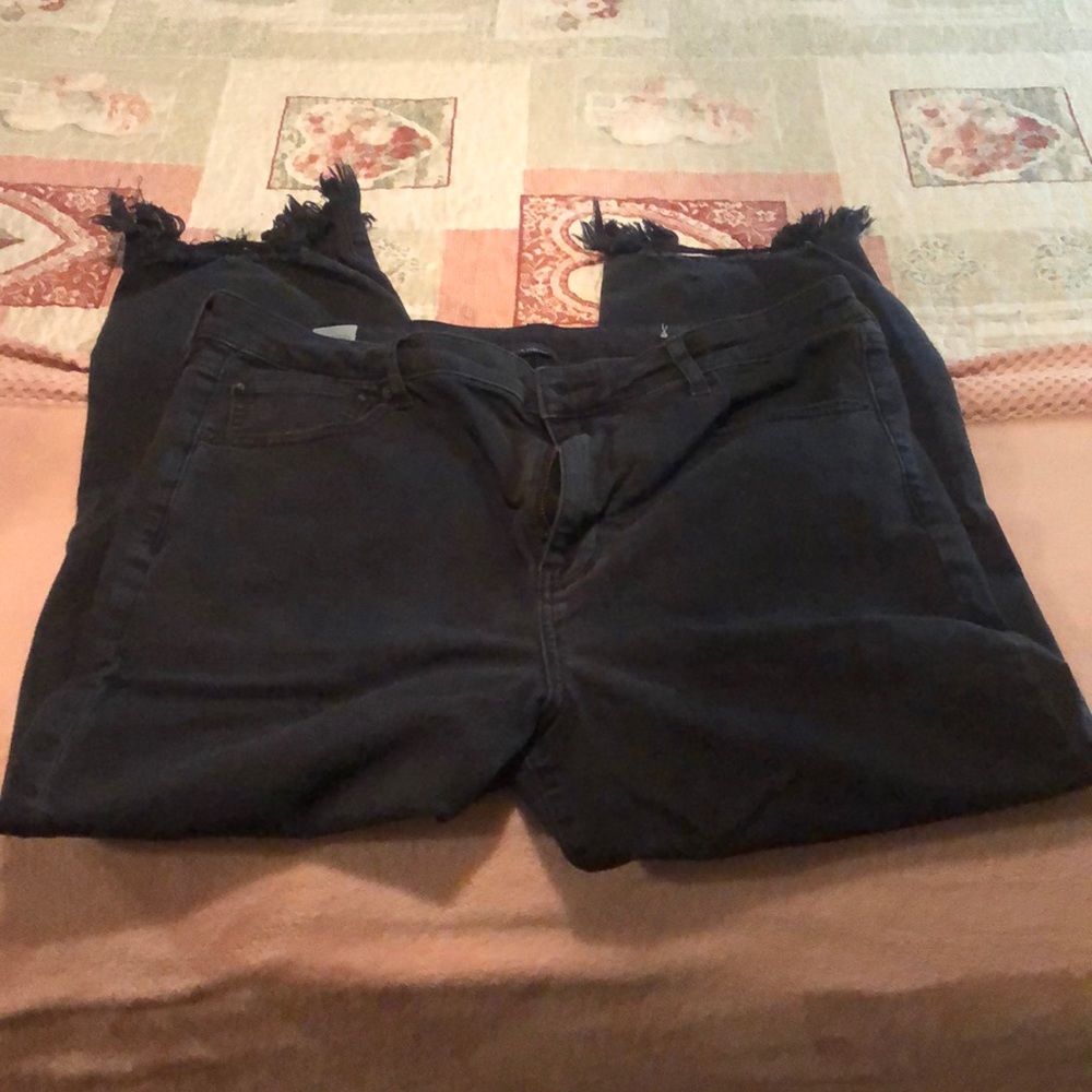 Black Cropped distressed 16R AE jeans